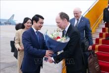 芬兰议会议长尤西·哈拉阿霍抵达河内，开始对越南进行正式访问。
