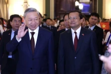 越共中央总书记、国家主席苏林前来会见古巴人民和青年代表。（图片来源：越通社）