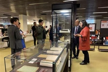 参观展会的代表。