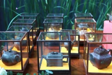 “心茶妙宝“紫砂茶壶茶杯。