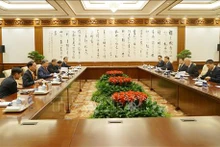 越南公安部部长苏林大将礼节性拜会中共中央政治局常委、书记处书记、中央办公厅主任蔡奇。