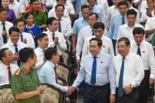国会主席陈青敏出席南定省2023-2025年县级、乡级行政区划调整决议公布会议。