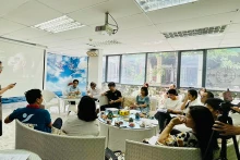 一个康养旅游座谈会。