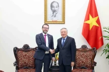 越南政府副总理阮和平：希望英国支持越南金融中心人才培训