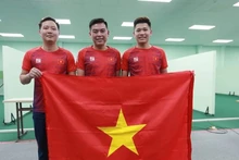 9月25日下午，越南射击运动员吴友王以571分的成绩夺得男子10米气步枪银牌。（图片来源：越通社）