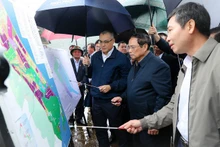 政府总理范明正对富安省部分重点工程进行实地检查。（图片来源：VGP）