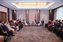 政府总理范明正与中国友好人士举行见面会。