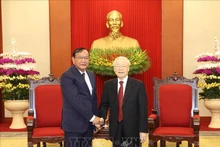 越共中央总书记阮富仲会见柬埔寨人民党中央外委会主席布拉索昆。（图片来源：越通社）