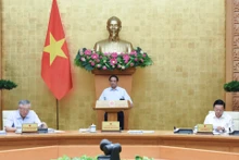 政府总理范明正主持召开政府9月份立法工作专题会议。