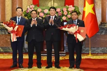 国家主席梁强向新任政府副总理和部长颁发任命书【组图】