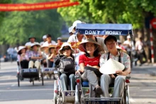 附图：2024年上半年越南接待国际游客量超过880万人次。