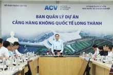 越南国会主席陈青敏在同奈省实地考察隆城国际机场建设投资项目。（图片来源：越通社）