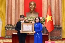 越南国家副主席武氏映春会见荣获2024年国际奥林匹克奖和科技奖的学生。
