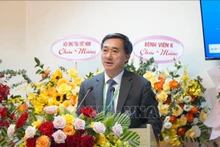 越南卫生部副部长陈文舜在会上发表讲话。（图片来源：越通社）
