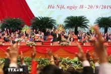 各位代表表决通过第九届越南祖国阵线中央委员会374名成员名单。（图片来源：越通社）