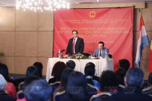 政府总理范明正会见旅居卢森堡越南人社群。（图片来源：越通社）