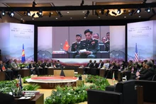 越南国防部部长潘文江大将率团出席并发表讲话。（图片来源：越通社）