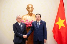 越南国会主席陈青敏会见老挝国会副主席宋玛·奔舍那