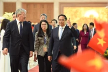 越南政府总理范明正和尔吉斯斯坦总理卡西马利耶夫见证两国合作文件签署和互换仪式【组图】