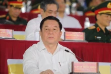 越共中央政治局委员、中央民运与宣教部部长阮重义出席庆祝越南南方解放、国家统一50周年阅兵和游行预演活动。（图片来源：越通社）