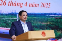 越南政府总理、国家铁路重点项目指导委员会主任范明正主持召开指导委员会第二次会议。