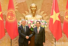 越南国会主席陈青敏会见吉尔吉斯斯坦总理卡西马利耶夫。