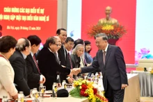 苏林总书记和与会代表。