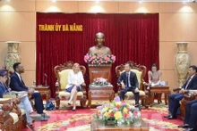 岘港市委书记阮文广会见了美国驻胡志明市总领事苏珊·伯恩斯。
