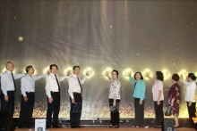 各位代表启动了2024年第二届越南面包节开幕式。（图片来源：越通社）