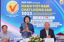 越南优质产品企业协会主席武金幸在仪式上发表讲话。