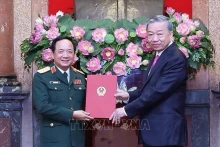 国家主席任命郑文决上将为越南人民军总政治局主任。