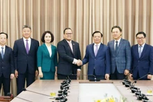 双方代表合影。