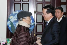 武文赏主席拜访了前国家主席陈德良。