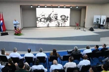 古巴国家主席主持菲德尔·卡斯特罗首次访问越南50周年庆典活动。（图片来源：越通社）