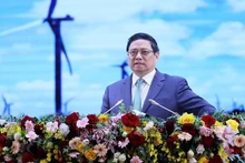 范明正总理在会上发表讲话。