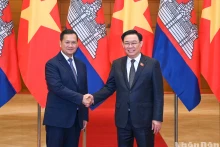 越南国会主席王廷惠会见柬埔寨首相洪玛奈。