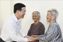 越南国家主席武文赏在同塔省开展春节前慰问活动。（图片来源：VGP）