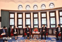 越通社社长武越庄与新华社社长傅华举行会谈。（图片来源：越通社）