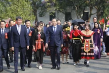 国会主席陈青敏出席安沛省文安县新农村县的决定公布仪式。（图片来源：quochoi.vn）