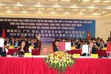 越南广宁、谅山、高平、河江等省省委书记与中国广西壮族自治区党委书记初春见面会暨第16次联合工作委员会会议场景。