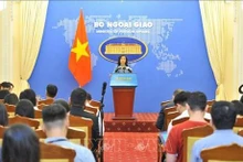 越南外交部发言人黎氏秋姮在外交部例行记者会上答记者问。（图片来源：越通社）