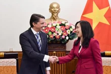 黎氏秋姮与吉里·科扎克对两国经济合作所取得的显著成果感到高兴。（图片来源：国际报）