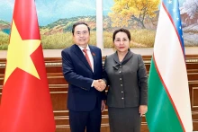 越南国会主席陈青敏和乌兹别克斯坦参议院主席坦齐拉·纳尔巴耶娃。(图片来源:越通社)