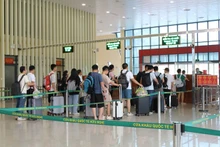 附图：谅山省友谊国际口岸：通过电子签证出入境更加方便。