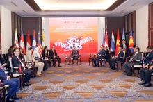 越南国会主席王廷惠拜会AIPA-44主席普安·马哈拉妮。