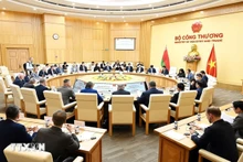 附图：越白政府间委员会第十六次会议场景。