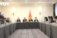 苏林总书记、国家主席会见海外法语共同体越裔知识分子代表。（图片来源：VOV）