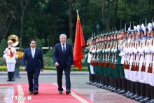 范明正总理主持仪式欢迎吉尔吉斯共和国总理阿德尔别克·卡西马利耶夫对越南进行正式访问。