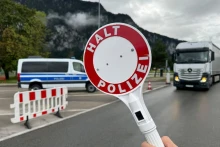 德国加大对所有 9 个邻国的陆地边境口岸的检查力度。（图片来源：路透社）