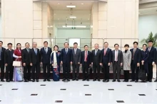 胡志明市代表团参观中共上海市委党校。